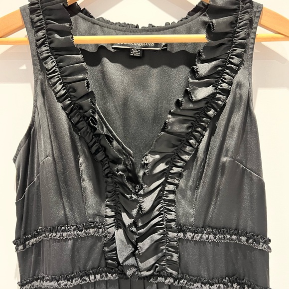 🖤 Gorgeous cocktail dress with unique neckline and flattering shape - Picture 3 of 6